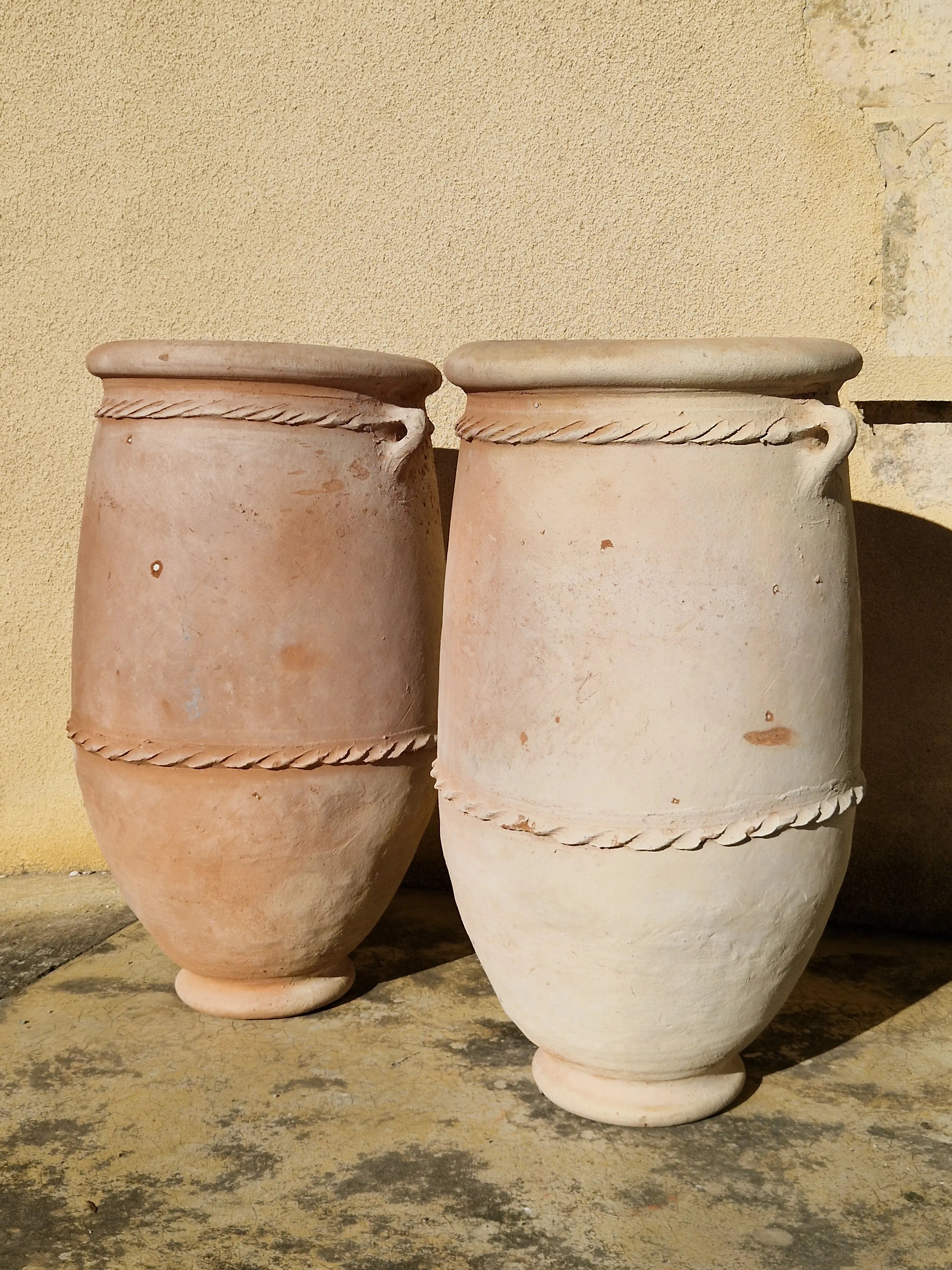 Authentiques Pots en terre cuite de Zagora au Maroc fait main en 100 cm de haut - d'un pot à l'autre les couleurs varient