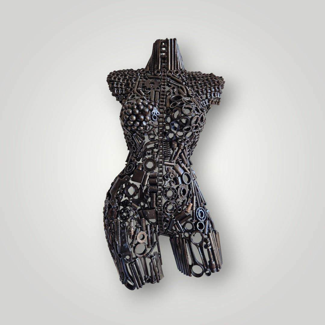 Buste de femme soudé avec du métal et pièces recyclé - fait main par des artisans marocains