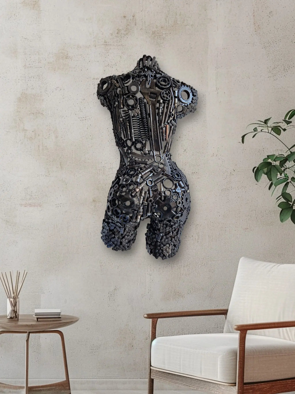 Dos de femme en fer recyclé, sculpture unique fait main par des artisans de Marrakech