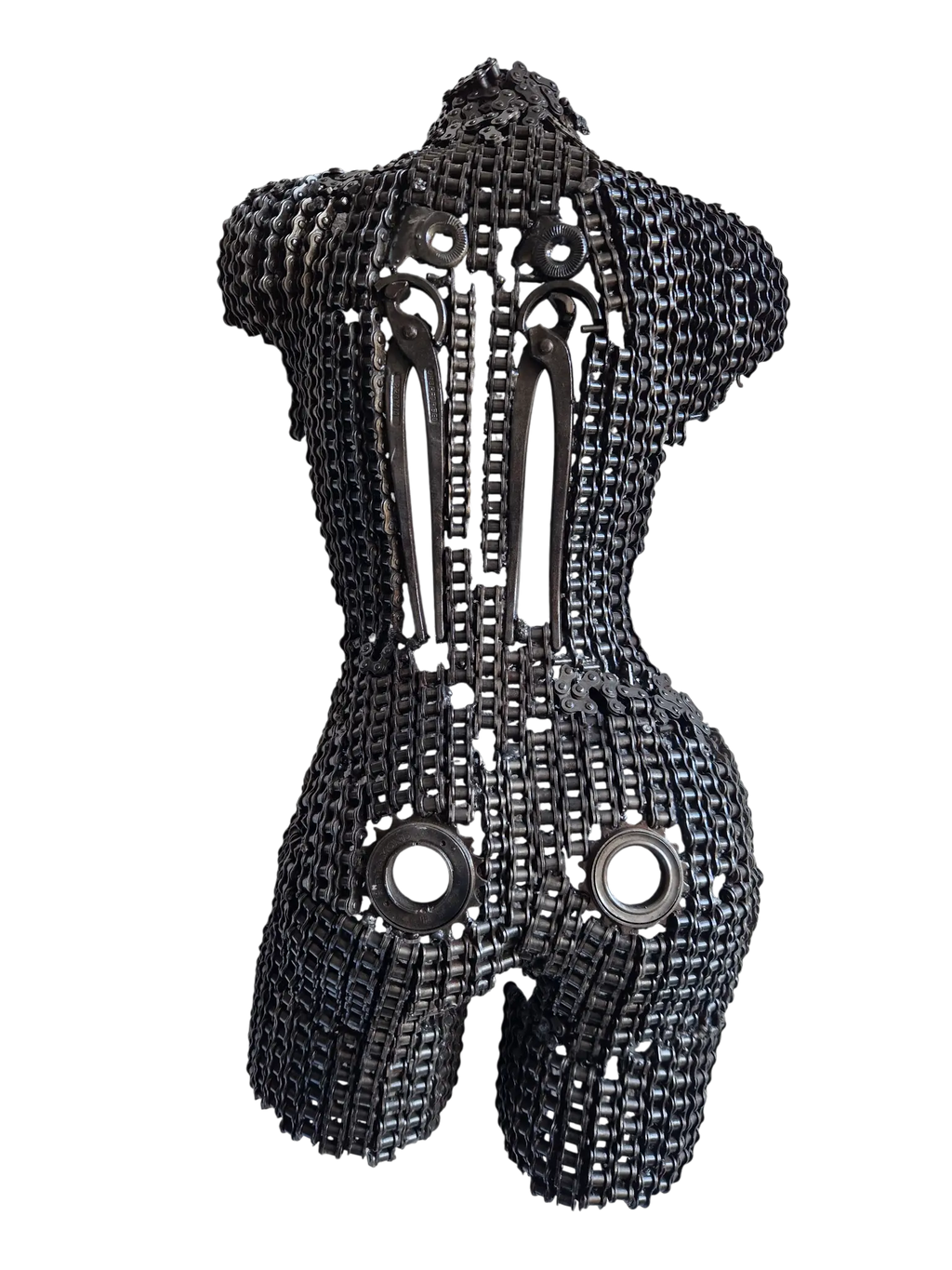 Dos de femme sculpté avec des pièces et du métal recyclé, création unique par des artisans marocains - sculpture en fer recyclé