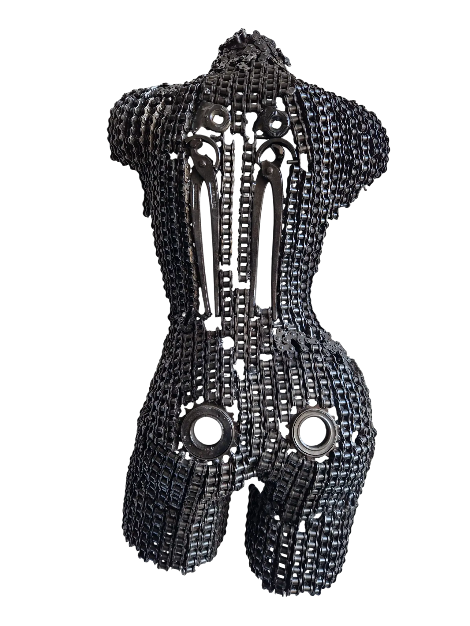 Dos de femme sculpté avec des pièces et du métal recyclé, création unique par des artisans marocains - sculpture en fer recyclé