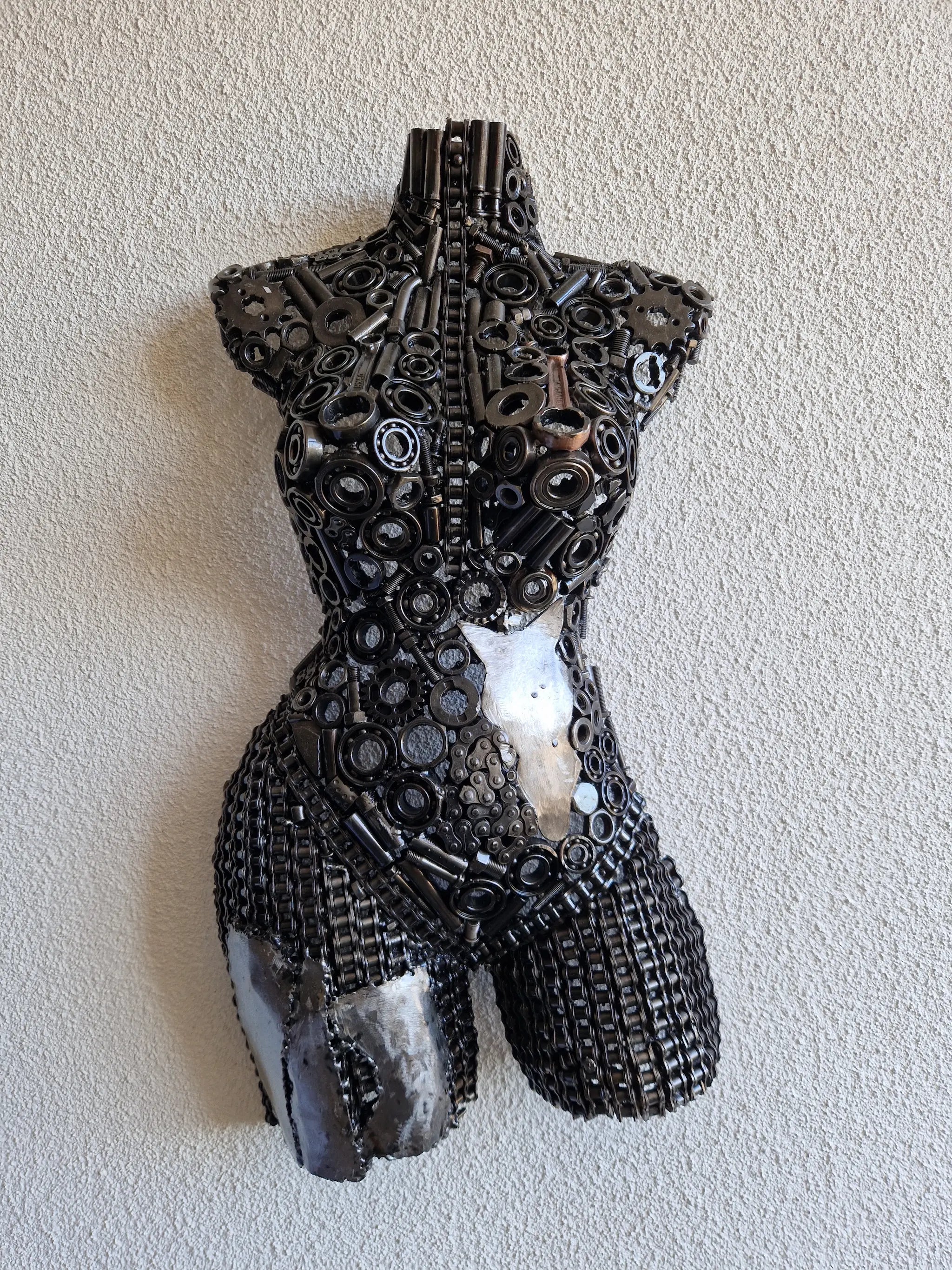 Sculpture de buste de femme en métal recyclé - artisanat marocain soudé à la main