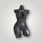 Sculpture de femme en fer recyclé, œuvre d’art durable fait main au Maroc