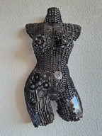 Sculpture de femme en fer recyclé, œuvre d’art durable fait main au Maroc