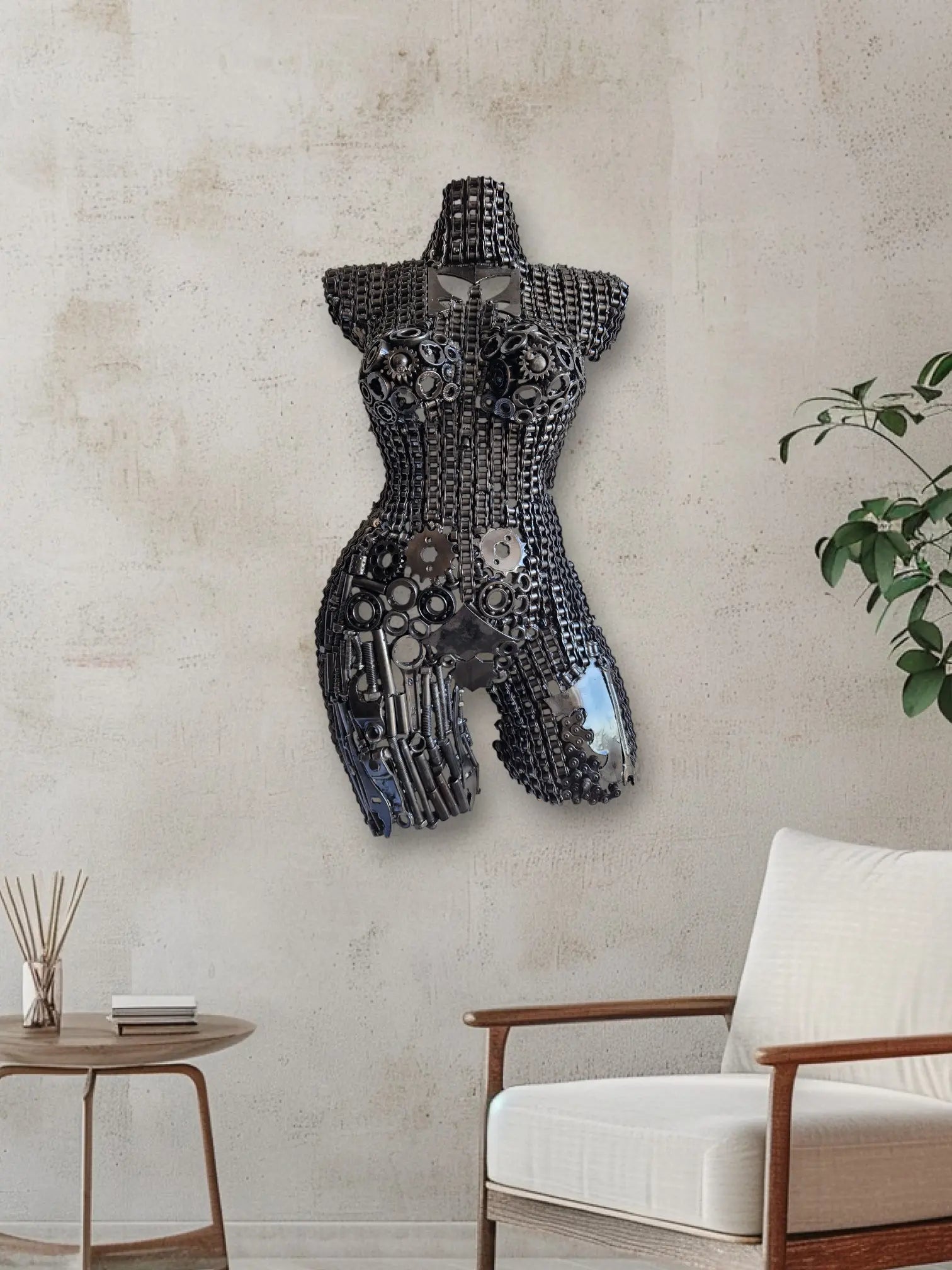 Sculpture de femme en fer recyclé, œuvre d’art durable fait main au Maroc