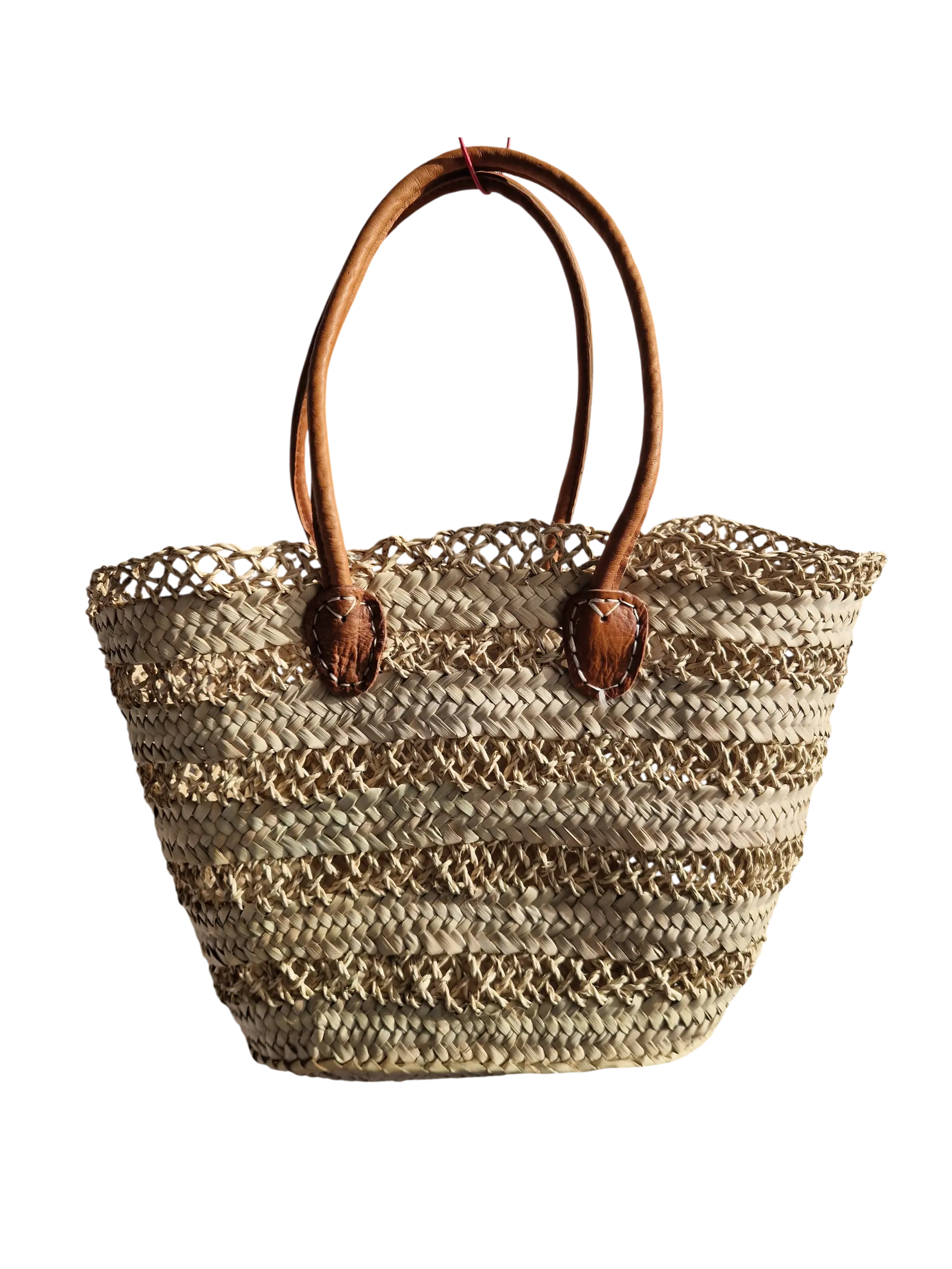 Panier en feuille de palmier artisanal marocain, design ajouré avec anses cuir. Idéal comme cabas de marché, sac de plage ou panier bohème chic.