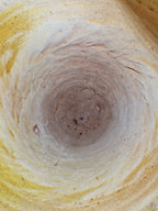 intérieur d'un Pot en terre cuite émaillée verts de Tamegroute fait main au Maroc de 1 m de haut