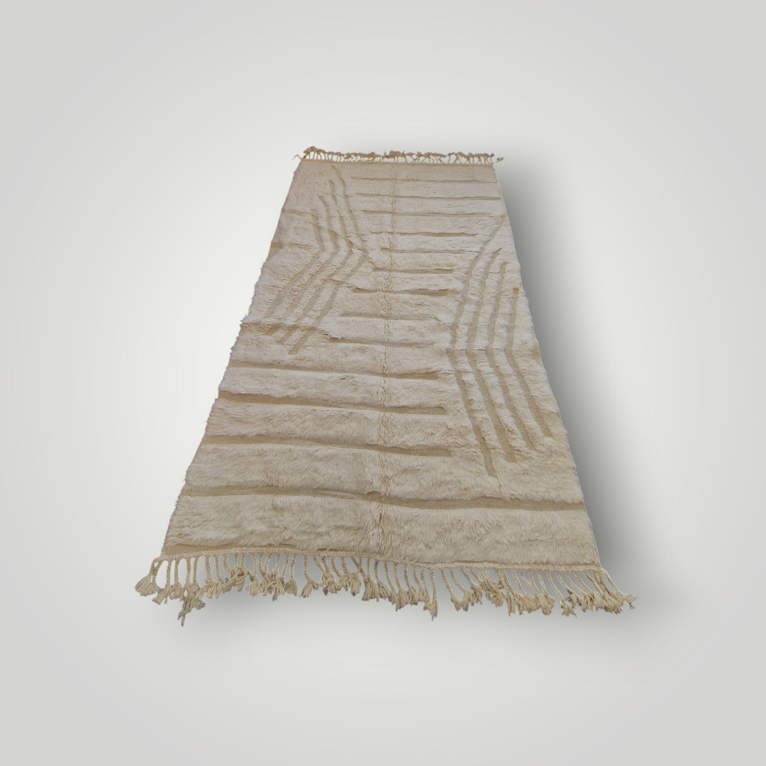 tapis marocain traditionnel, tissé à la main par des femmes dans l'atlas marocain, selon d'anciennes traditions. En pure laine de mouton