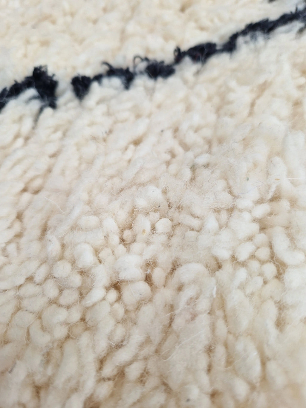Tapis beni ouarain typique blanc et noir fait main