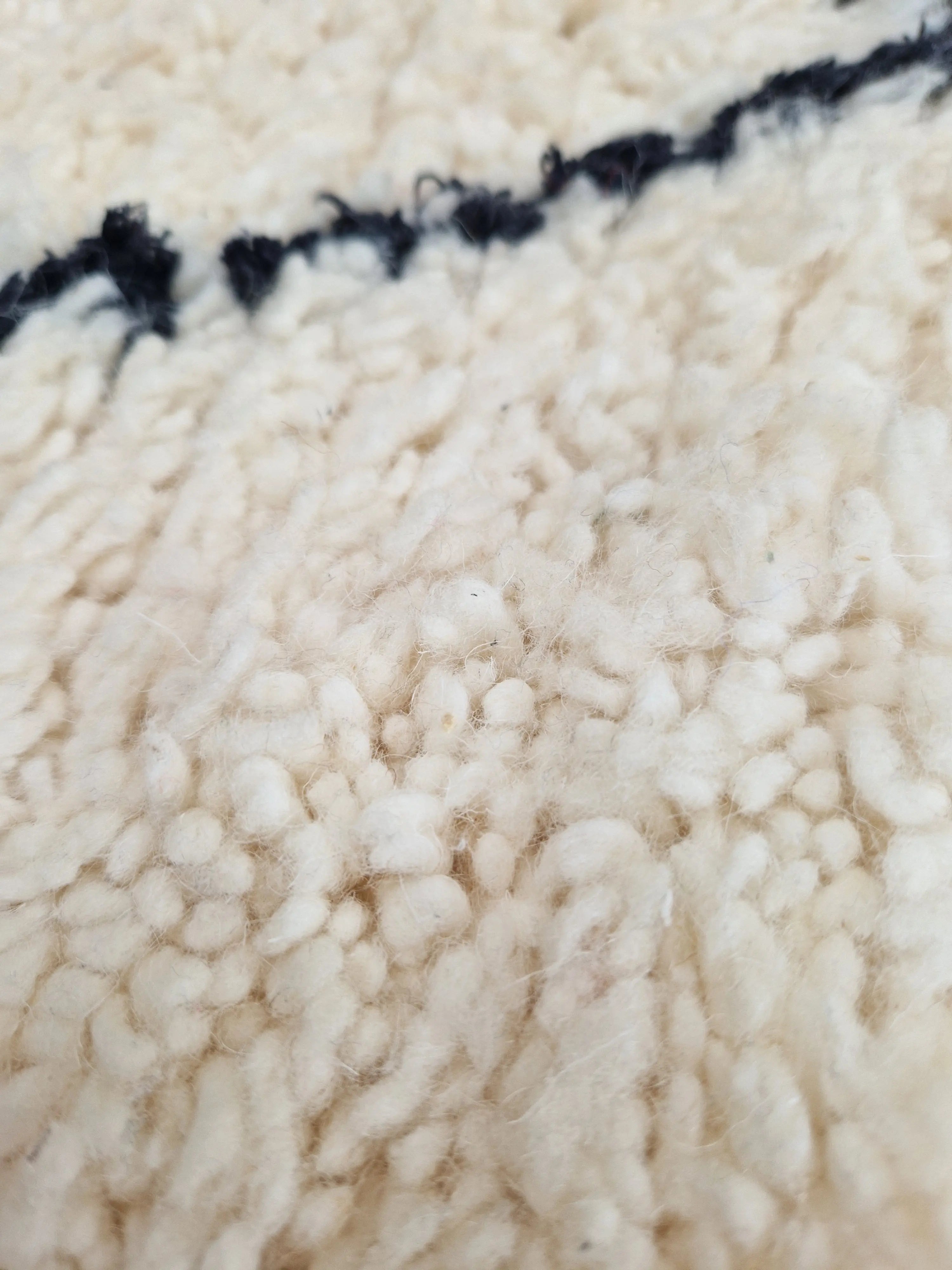 Tapis beni ouarain typique blanc et noir fait main