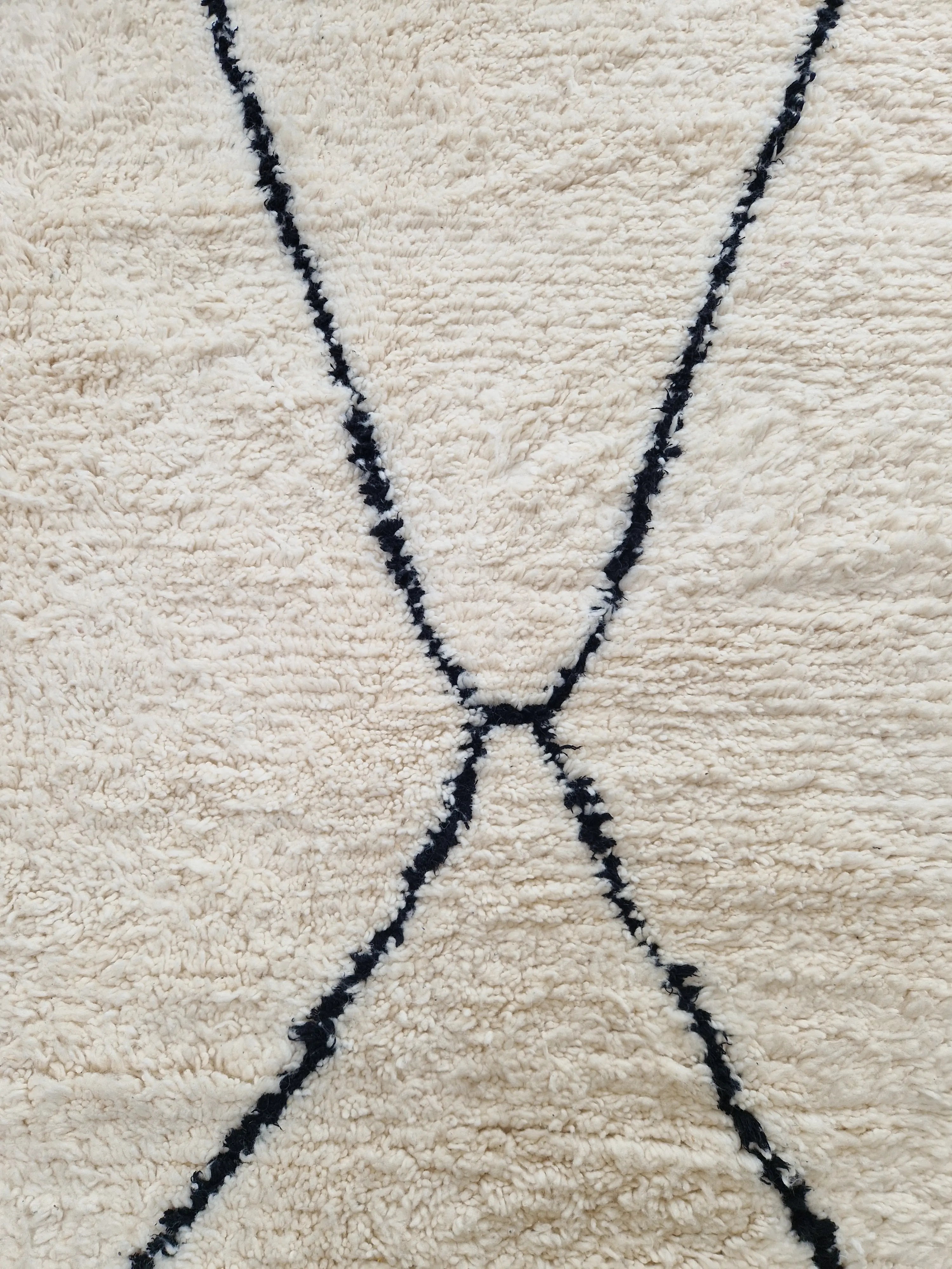 Tapis beni ouarain typique blanc et noir fait main
