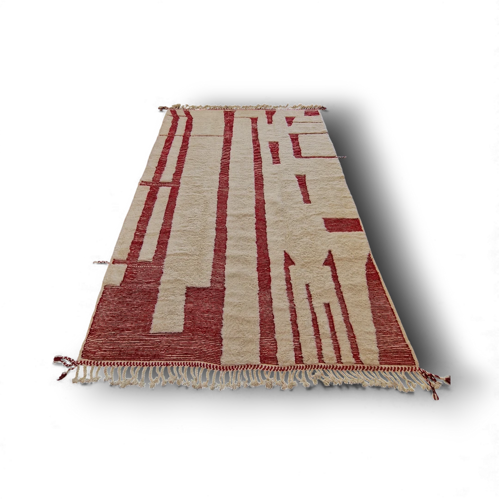 Tapis berbère beni ouarain noué à la main par des artisans marocains, aux motifs géométriques rouge en relief,