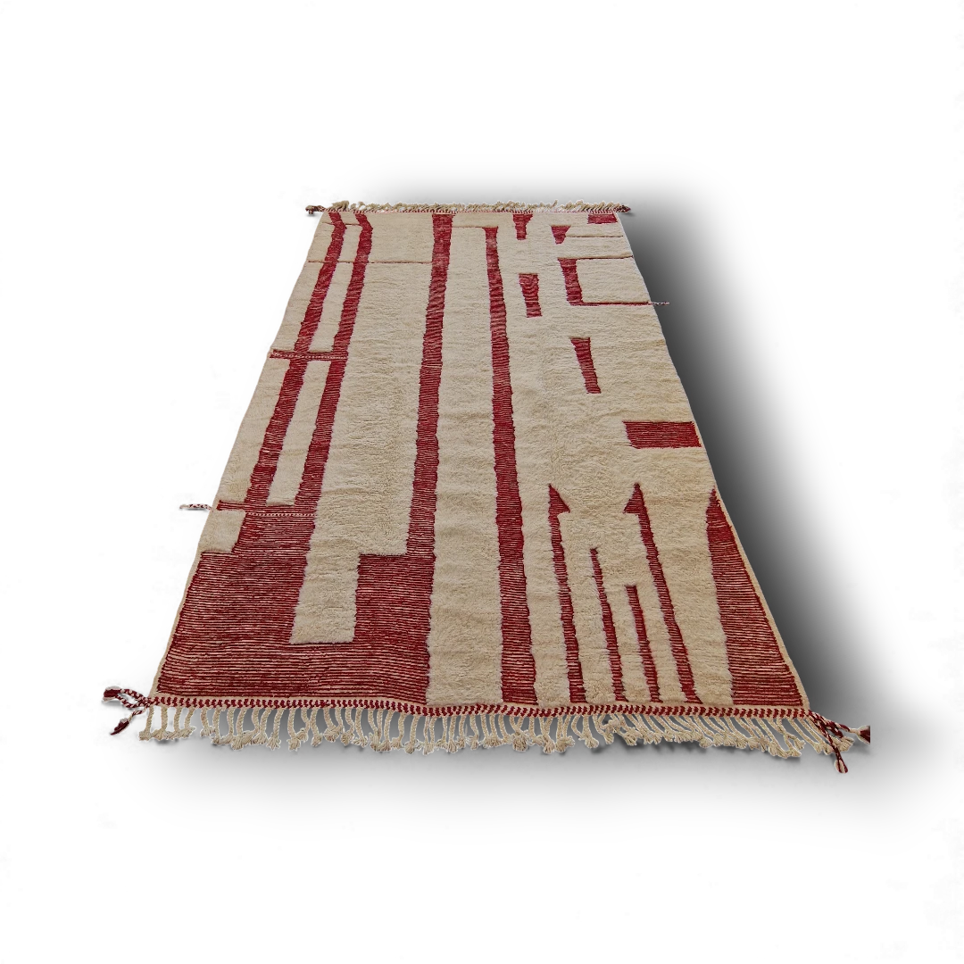 Tapis berbère beni ouarain noué à la main par des artisans marocains, aux motifs géométriques rouge en relief,