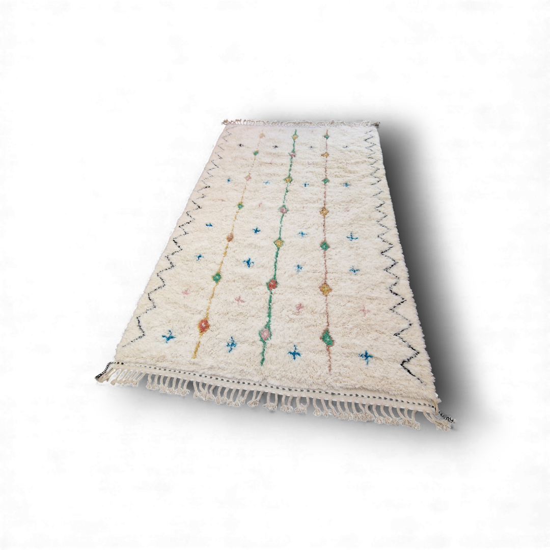 Tapis berbère Azilal, Beni ouarain authentique en laine naturelle, tissé à la main au Maroc. Pièce unique, épaisse et chaleureuse, idéale pour une déco moderne et bohème.