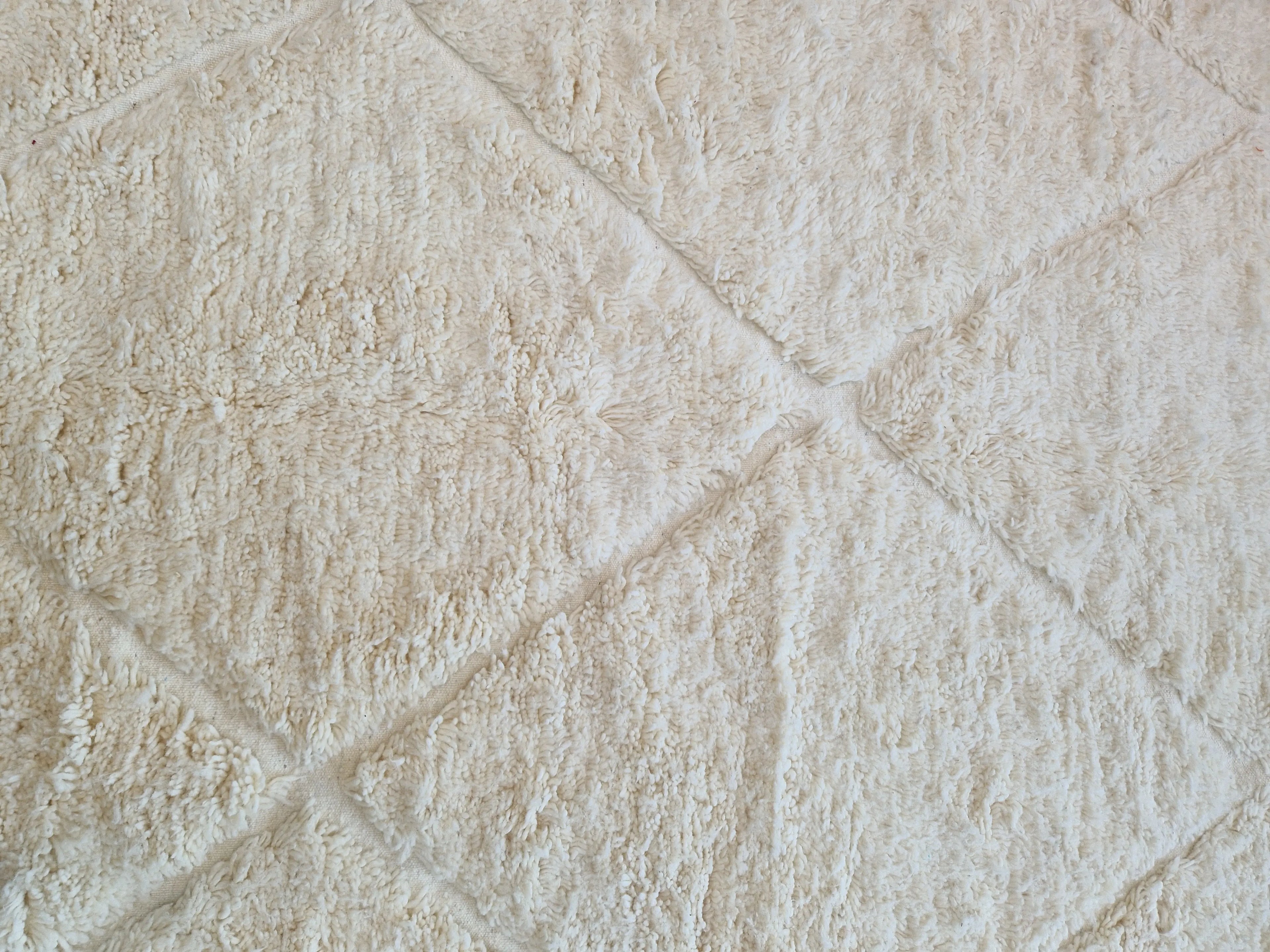 Tapis Berbère traditionnel blanc, noué à la main au Maroc, 100% laine, 