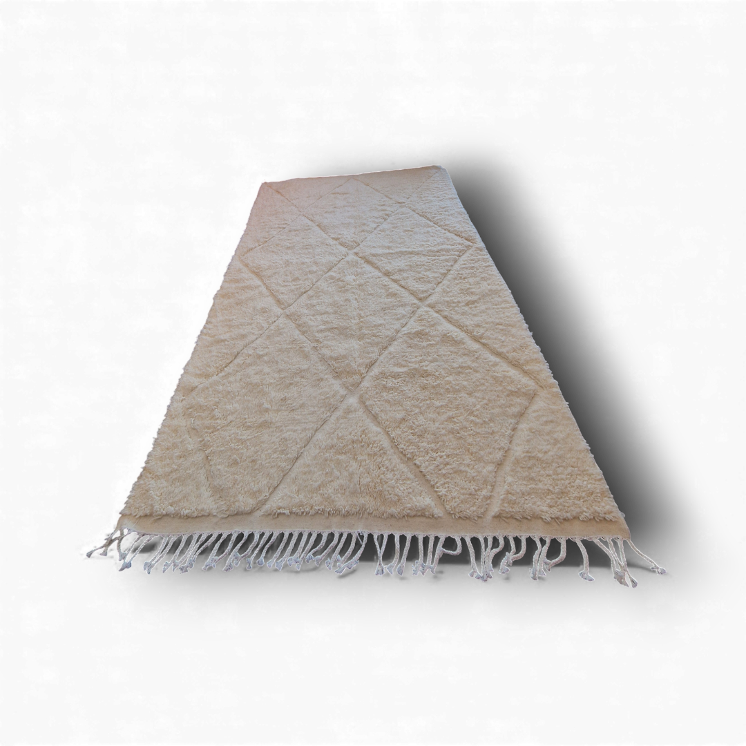 Grand Tapis Berbère traditionnel blanc , noué à la main au Maroc, 100% laine, 