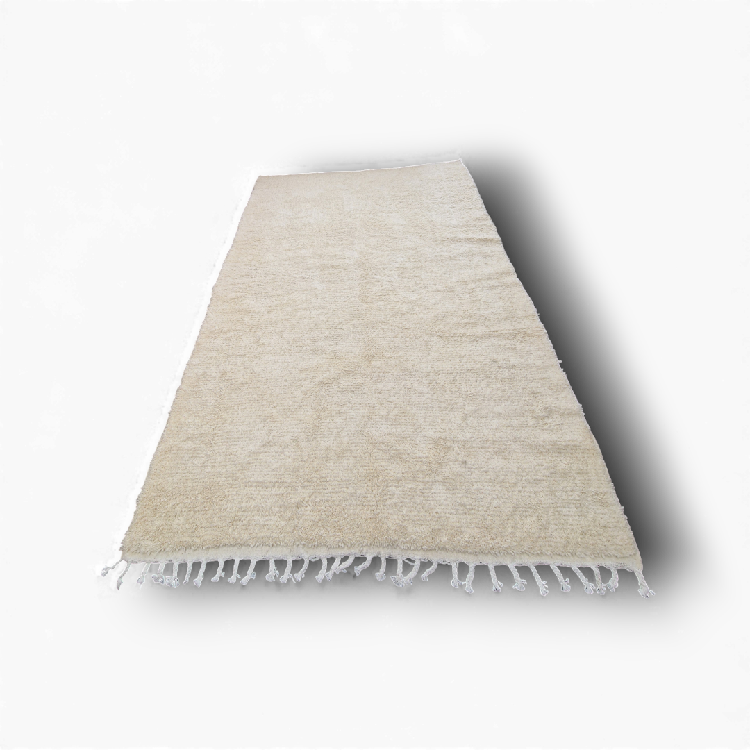 Tradition de l'artisanat marocain, veritable Tapis Béni Ouarain ivoire 193 x 308 cm en laine fait à la main
