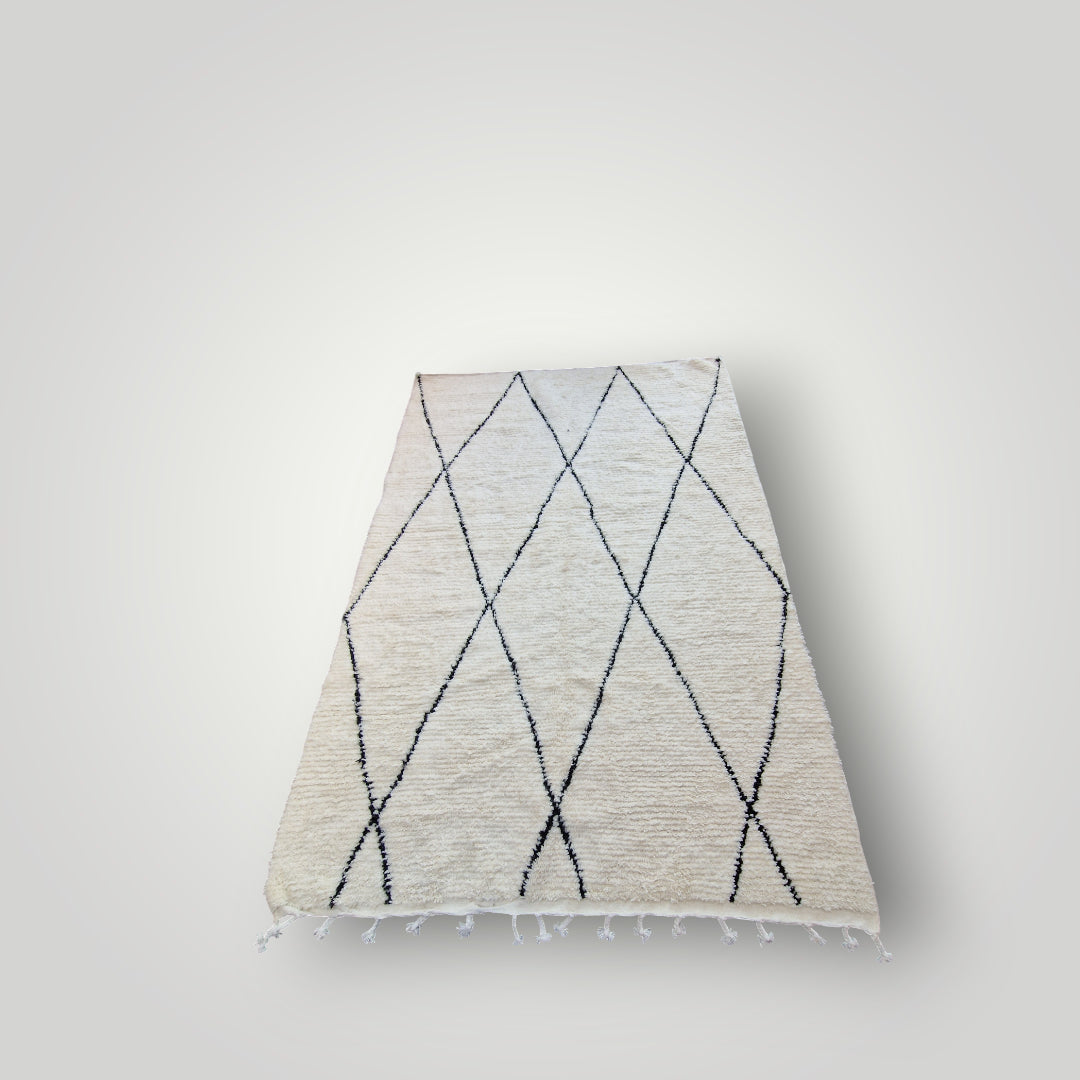 Tapis berbère traditionnel marocain, de la tribu beni ouarain, fait main 100% laine naturelle, pour une décoration élégante et intemporelle