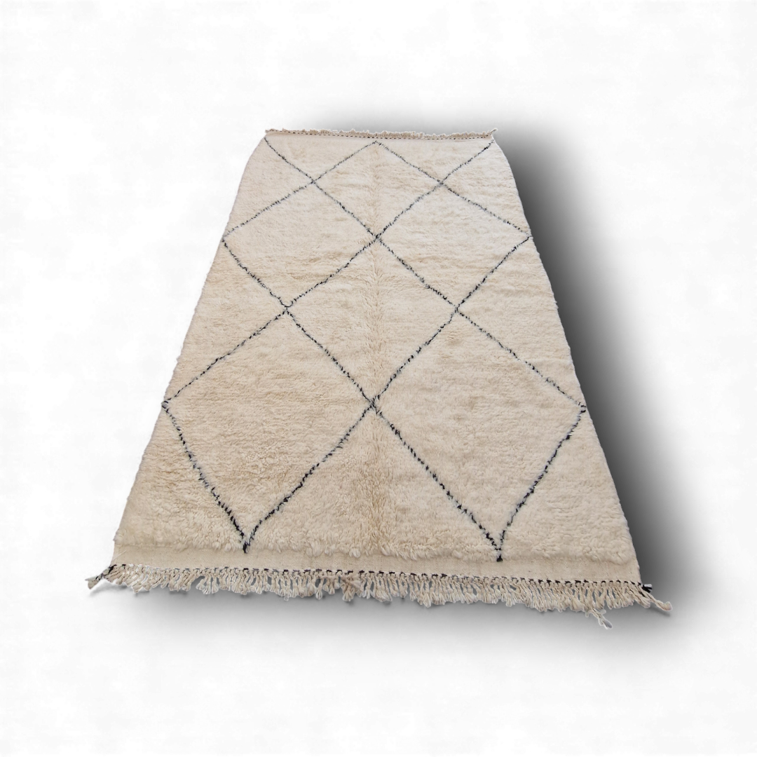 Tapis berbère traditionnel marocain, de la tribu beni ouarain, fait main 100% laine naturelle, pour une décoration élégante et intemporelle