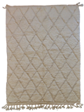 Tapis traditionnel marocain, de la tribu Beni Ouarain, beige ivoire, aux motifs de losange en relief, fait à la main, 100% en laine naturelle