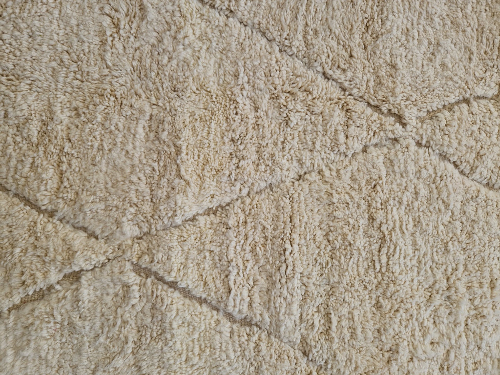 Véritable tapis berbère beni ouarain de l'atlas marocain. Tissé en laine à la main  selon un savoir ancestral.