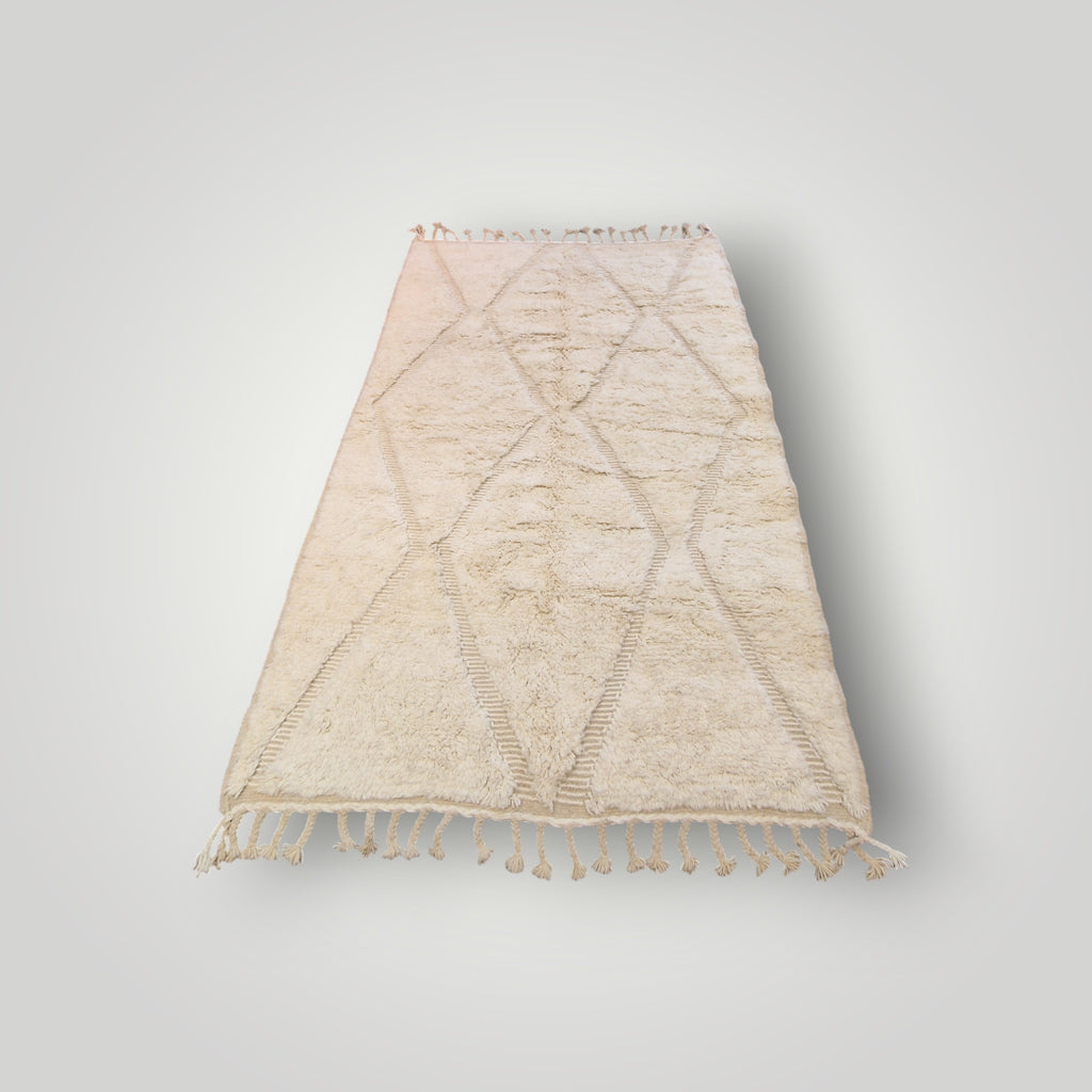 Authentique tapis beni-ouarain en laine, tissé à la main dans l'atlas marocain par des tisserandes berbères. 