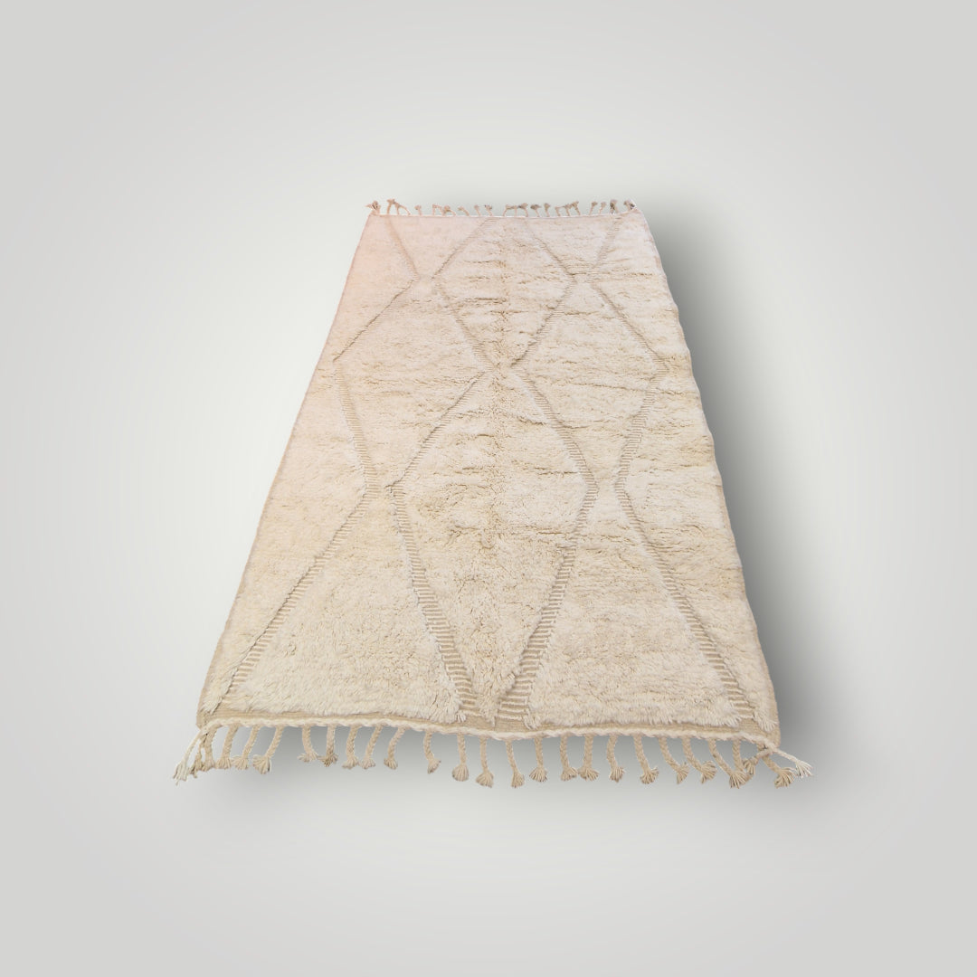 Authentique tapis beni-ouarain en laine, tissé à la main dans l'atlas marocain par des tisserandes berbères. 