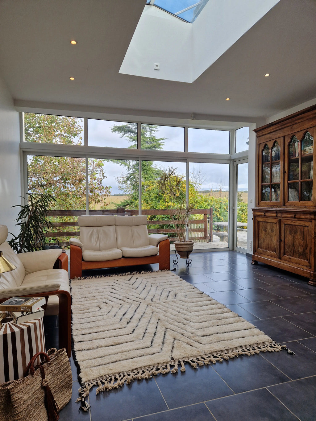 Tapis Béni Ouarain blanc et noir 169 x 270 cm en laine