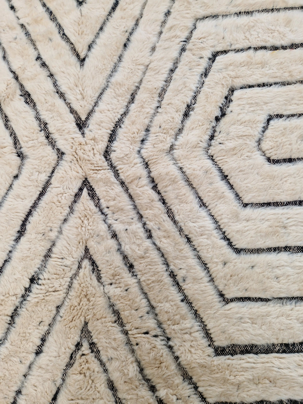 Tapis Béni Ouarain blanc et noir 169 x 270 cm en laine