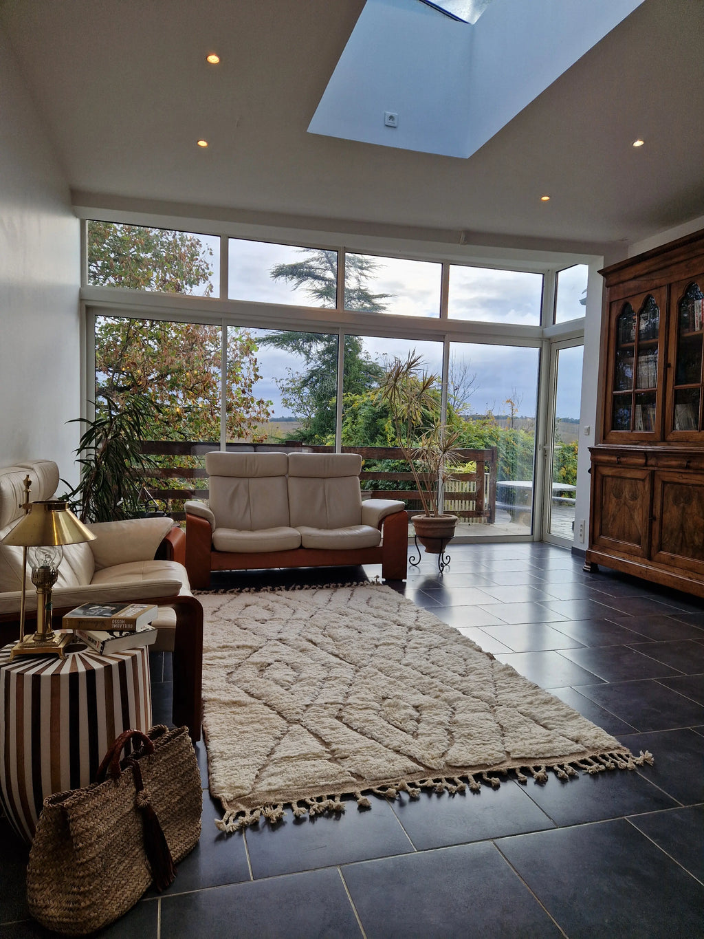 tapis berbère unique et authentique fait-mains en pure laine, pour une décoration élégante, moderne, cocooning