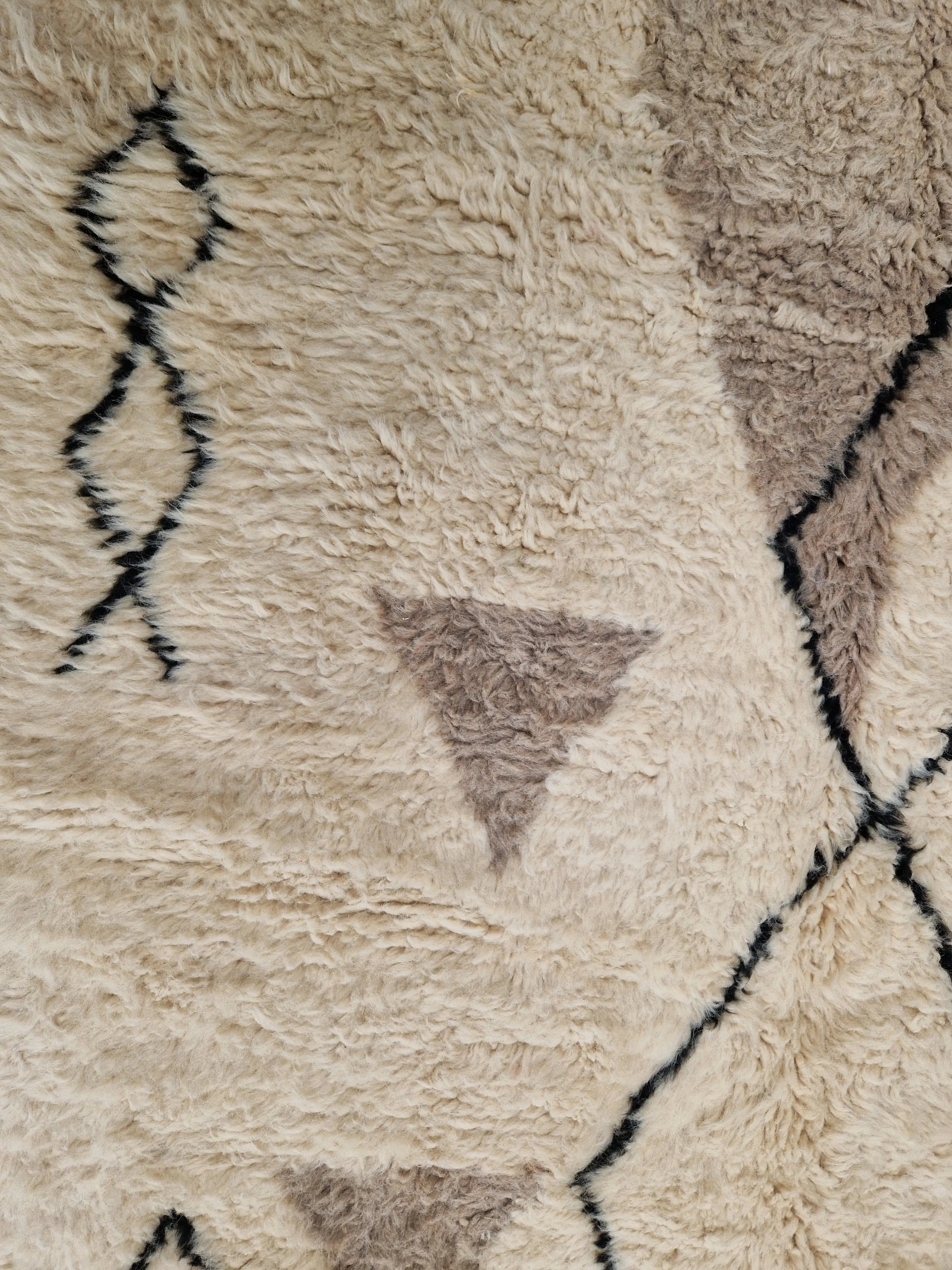 Tapis berbère Beni Ouarain authentique en laine naturelle, 100% fait main au Maroc, épais et doux pour un confort moelleux et une décoration chaleureuse