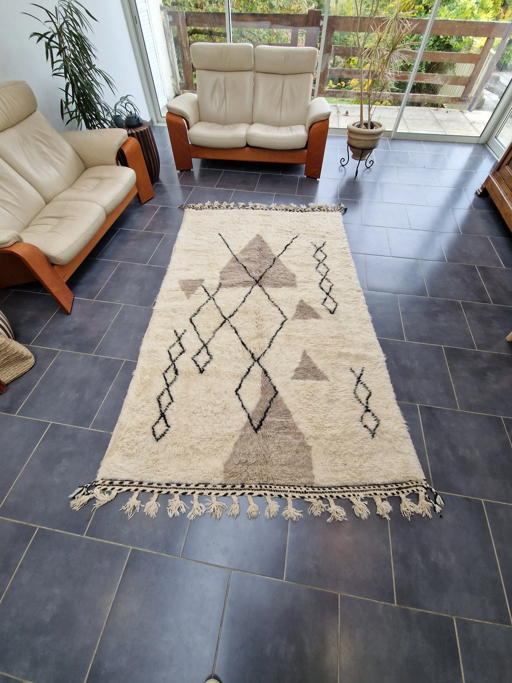 Tapis berbère Beni Ouarain authentique en laine naturelle, 100% fait main au Maroc, épais et doux pour un confort moelleux et une décoration chaleureuse