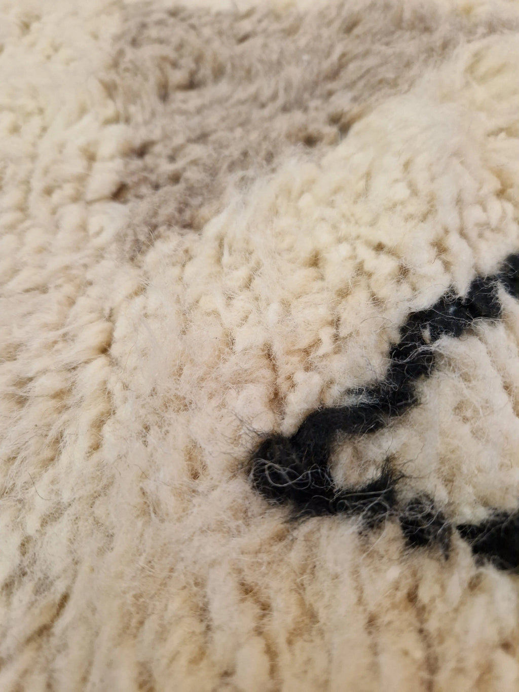 Tapis berbère Beni Ouarain authentique en laine naturelle, 100% fait main au Maroc, épais et doux pour un confort moelleux et une décoration chaleureuse