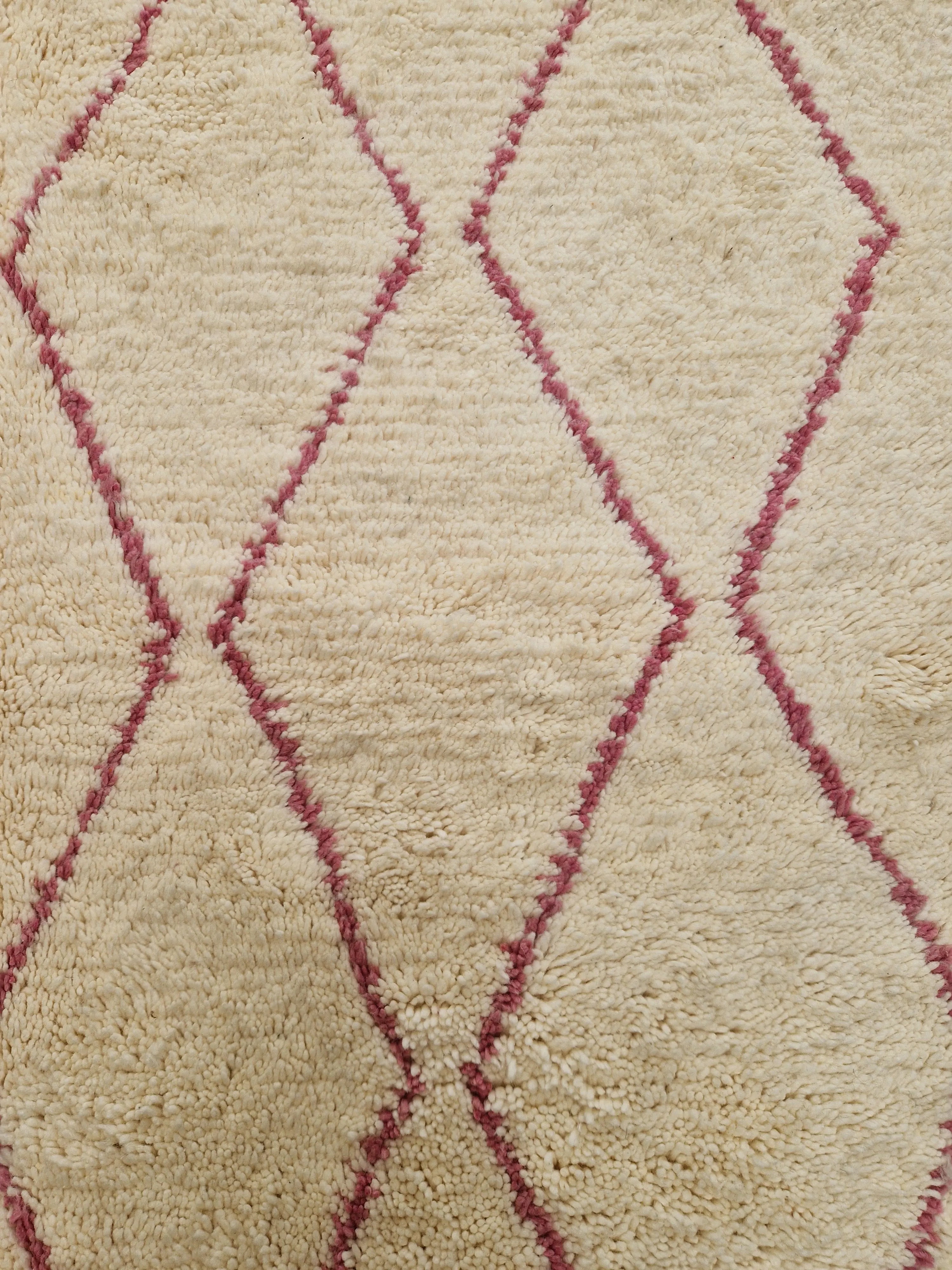 Authentique tapis eni Ouarian, artisanat marocain de Taznakht, fait main en pure laine, au design moderne pour salon, chambre, bureau