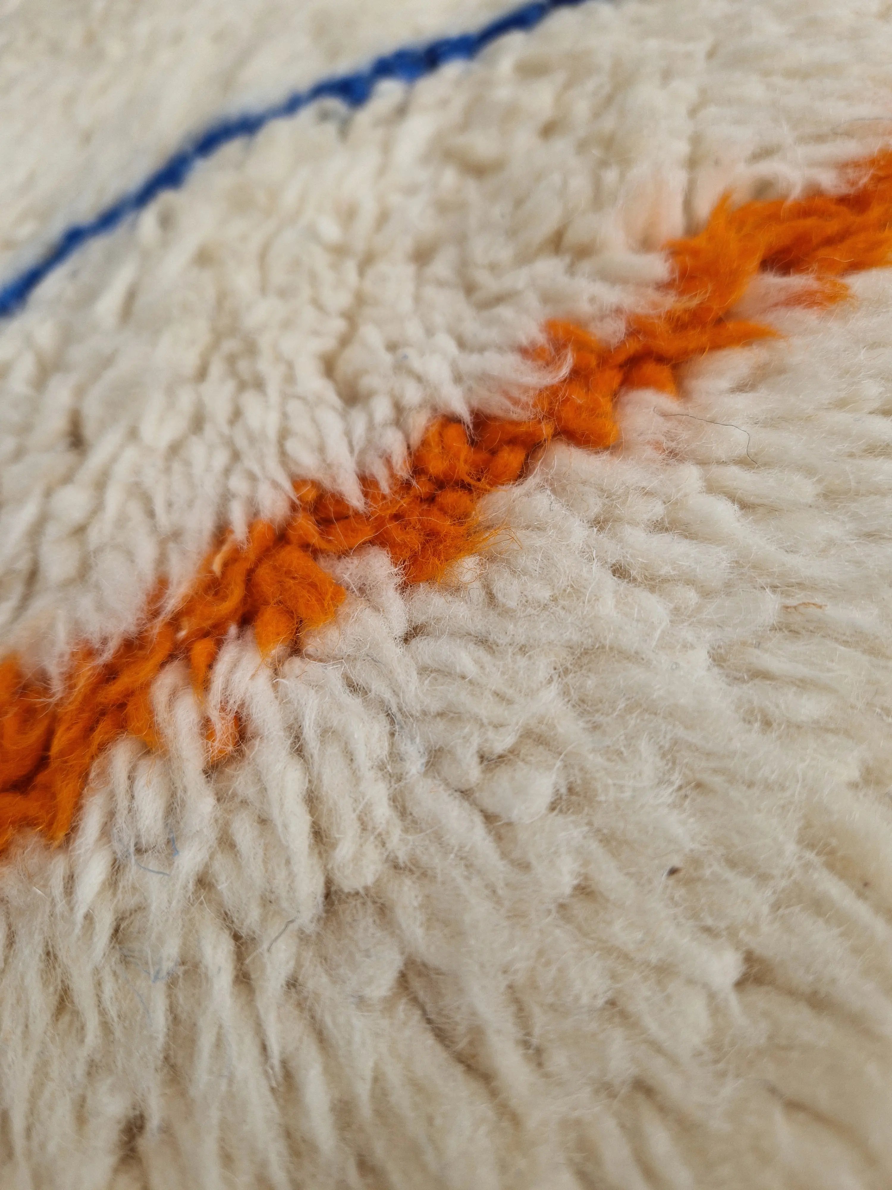 tapis beni ouarain coloré, au design modern, fait main dans la plus pur tradition marocaine, 100% laine de mouton