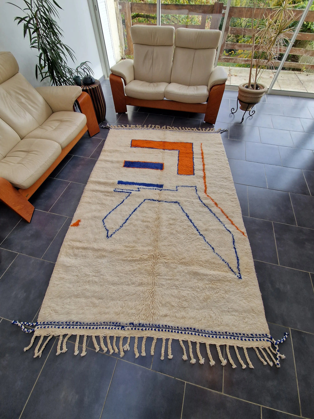 tapis beni ouarain coloré, au design modern, fait main dans la plus pur tradition marocaine, 100% laine de mouton