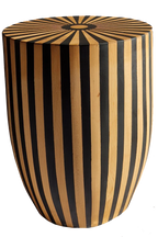 table basse bout de canapé en cèdre et résine noire, pour design modern et chaleureux dans votre salon, artisanat marocain