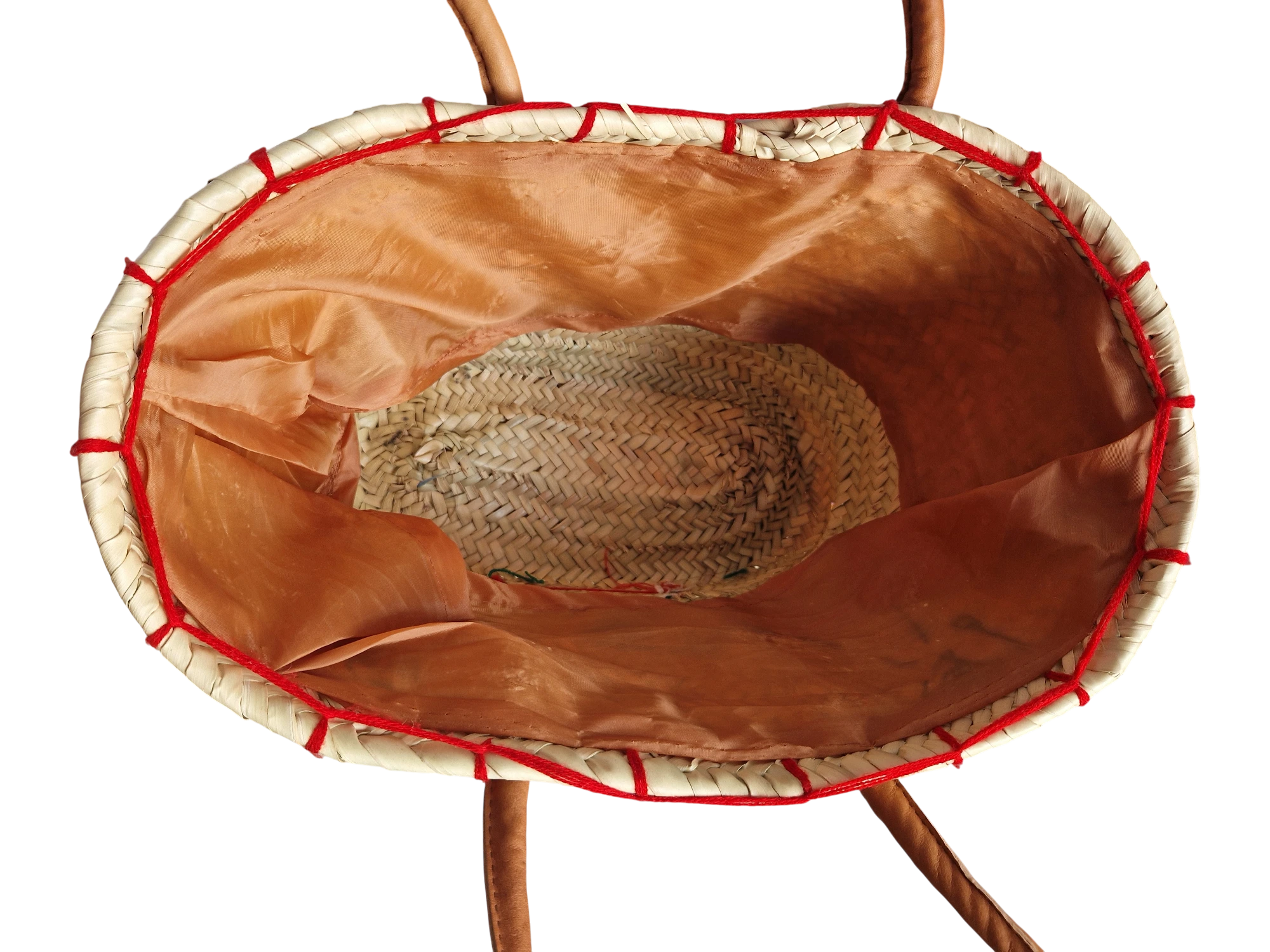 Artisanat marocain, cabas panier tressé en feuille de palmier avec des broderies de cerises