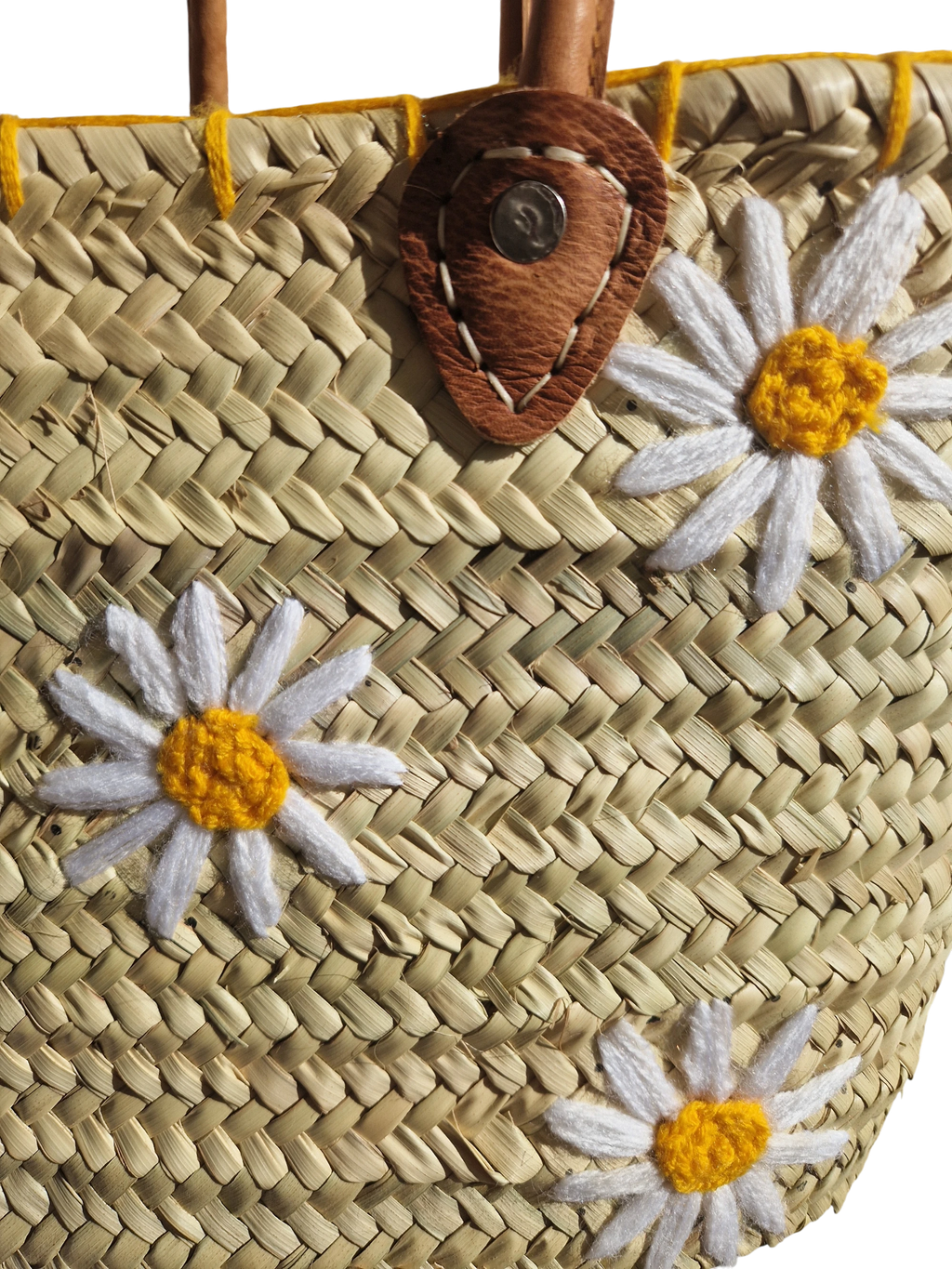 panier cabas artisanal en feuille de palmier brodé de marguerites, fait main