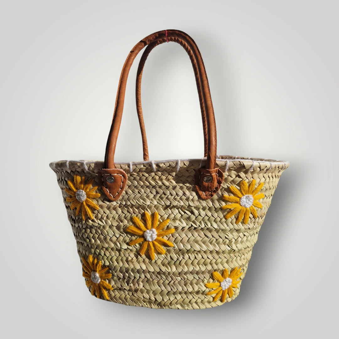 panier cabas artisanal en feuille de palmier brodé de fleurs jaunes, fait main, artisanat marocain
