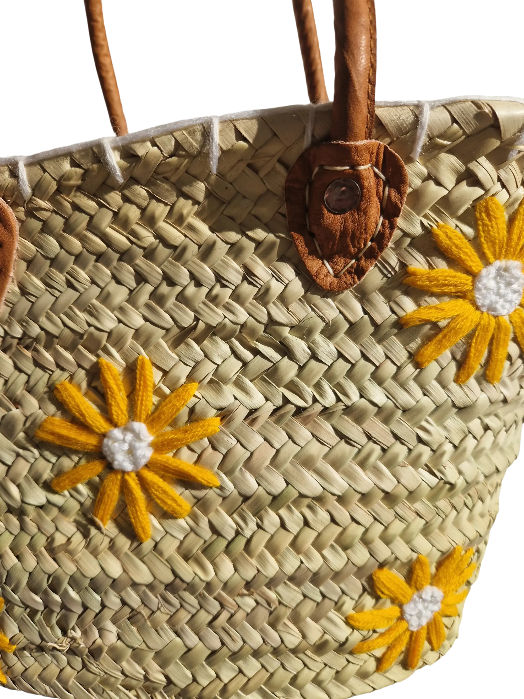 panier cabas artisanal en feuille de palmier brodé de fleurs jaunes, fait main, artisanat marocain