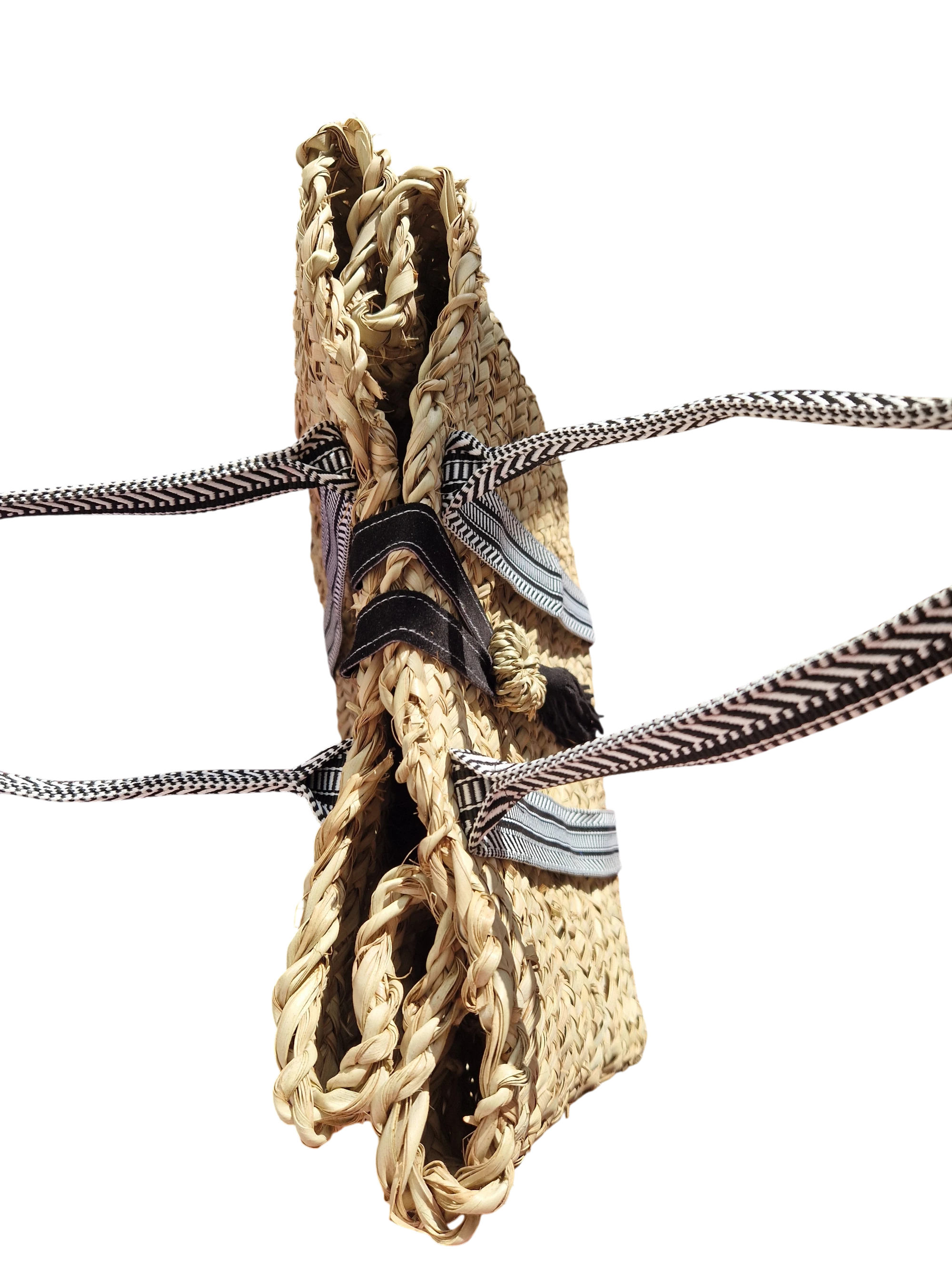 Sac Cabas en Palmier – Sangles noire et  Blanc & Pompon Cuir, tressé à la main, pour un style chic bohème, artisanat marocain