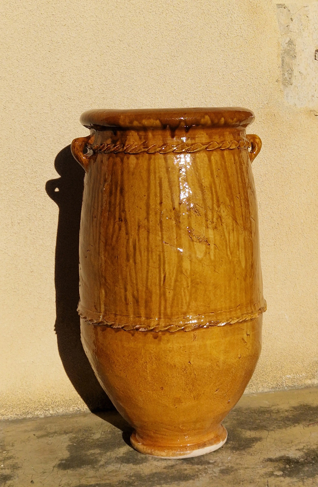 Pot en terre émaillée miel de Tamegroute fait main au Maroc de 1 m de haut