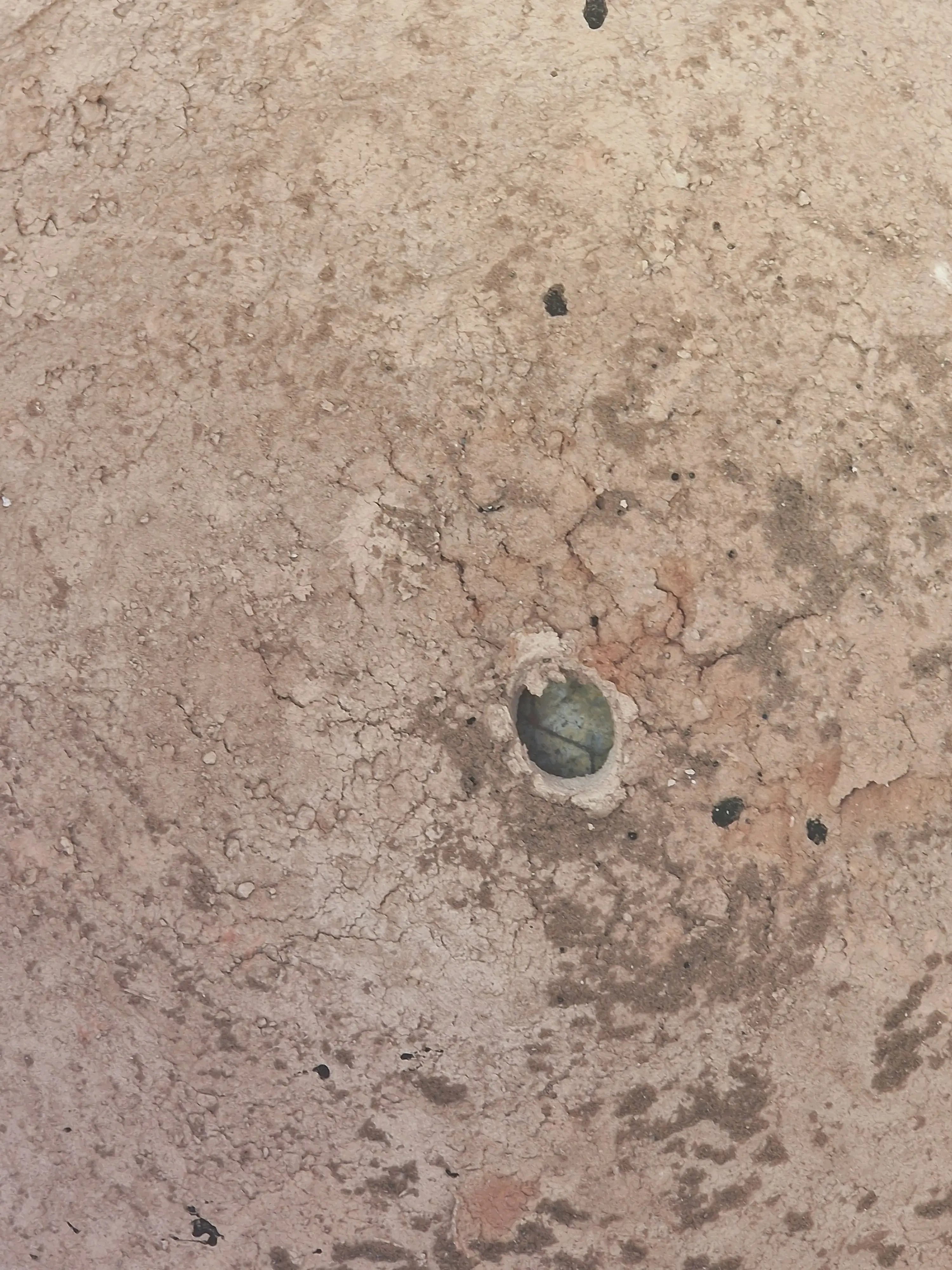 Fond intérieur d'un Pot en terre cuite émaillée verts de Tamegroute fait main au Maroc de 1 m de haut