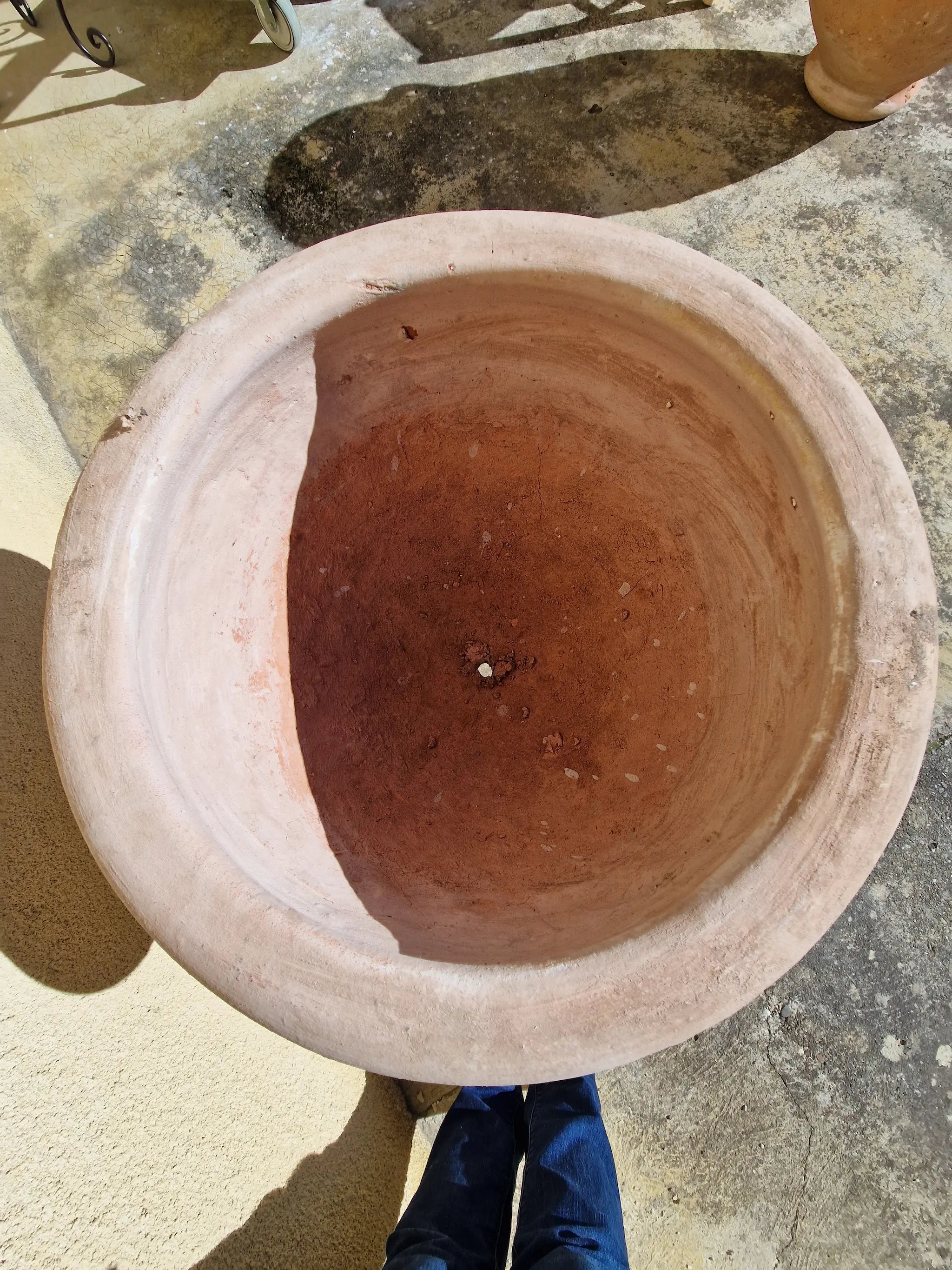 Authentique Pot en terre cuite de Zagora au Maroc fait main vu de dessus