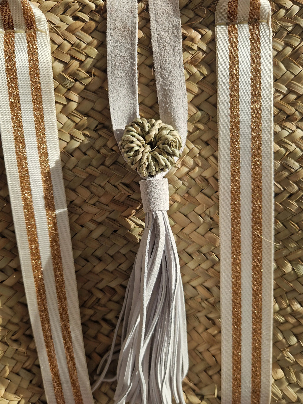 Sac Cabas en feuille de Palmier – Sangles Or et Blanc, Pompon