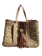 Sac Cabas Panier en feuille de Palmier – Sangle Tissu et Pompon Cuir, un panier marocain artisanale, élégant et fonctionnel, qui combine authenticité, confort et style bohème chic.